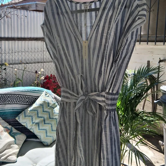 Striped Gray and White Dress - Picture 6 of 9